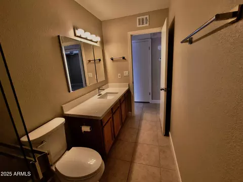 Bath - 3216 E Campo Bello Dr, Phoenix, AZ 85032 photo 2 of 8