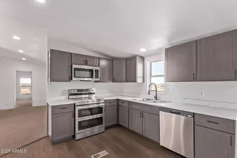 8706 E Aarons Run, Hereford, AZ 85615
