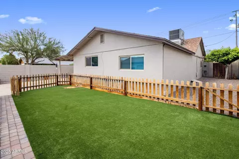Exterior - 901 E Hearn Rd, Phoenix, AZ 85022 photo 2 of 8