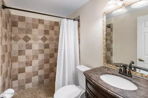Bath - 901 E Hearn Rd, Phoenix, AZ 85022 photo 1 of 2