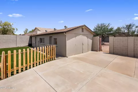 Exterior - 901 E Hearn Rd, Phoenix, AZ 85022 photo 5 of 8