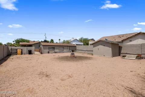 Exterior - 901 E Hearn Rd, Phoenix, AZ 85022 photo 3 of 8