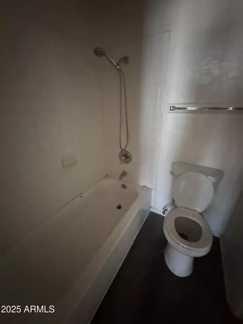 Bath - 1014 E Romley Ave, Phoenix, AZ 85040 photo 3 of 4