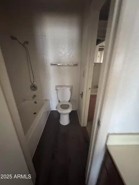 Bath - 1014 E Romley Ave, Phoenix, AZ 85040 photo 2 of 4