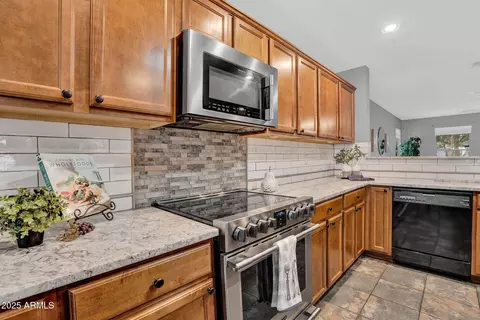 Kitchen - 1314 S Bridgegate Dr, Gilbert, AZ 85296 photo 3 of 5