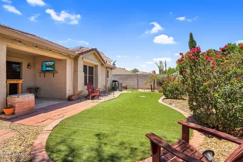 Exterior - 1314 S Bridgegate Dr, Gilbert, AZ 85296 photo 2 of 8