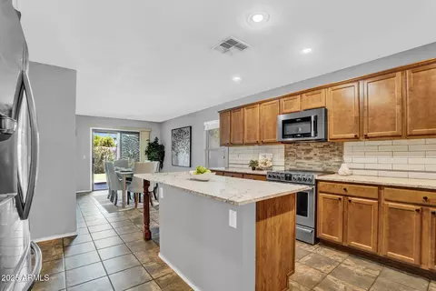Kitchen - 1314 S Bridgegate Dr, Gilbert, AZ 85296 photo 5 of 5