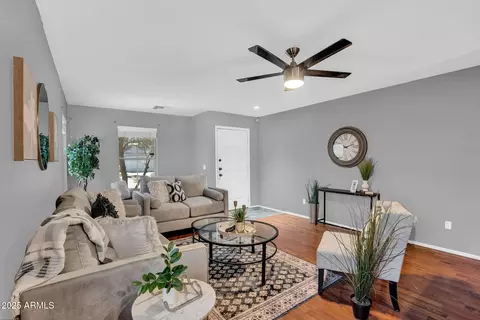 Living - 1314 S Bridgegate Dr, Gilbert, AZ 85296 photo 2 of 2