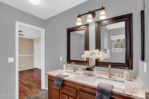 Bath - 1314 S Bridgegate Dr, Gilbert, AZ 85296 photo 3 of 4