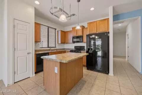 Kitchen - 2119 E Phelps Rd, Phoenix, AZ 85022 photo 1 of 4