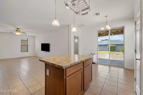 Kitchen - 2119 E Phelps Rd, Phoenix, AZ 85022 photo 3 of 4