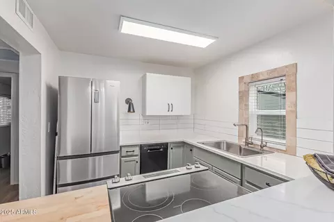 Kitchen - 844 E Townley Ave, Phoenix, AZ 85020 photo 2 of 2