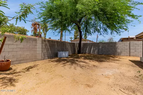 Exterior - 844 E Townley Ave, Phoenix, AZ 85020 photo 5 of 7