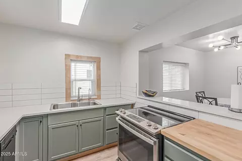 Kitchen - 844 E Townley Ave, Phoenix, AZ 85020 photo 1 of 2