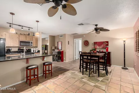 Dining - 1926 E Sandra Ter, Phoenix, AZ 85022 photo 2 of 3