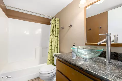 Bath - 1926 E Sandra Ter, Phoenix, AZ 85022 photo 2 of 2