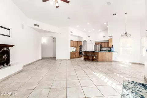 Living - 8828 S 16th St, Phoenix, AZ 85042 photo 2 of 4