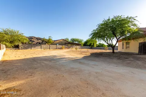 Exterior - 8828 S 16th St, Phoenix, AZ 85042 photo 8 of 14