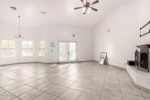 Living - 8828 S 16th St, Phoenix, AZ 85042 photo 3 of 4