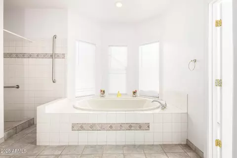Bath - 8828 S 16th St, Phoenix, AZ 85042 photo 2 of 4