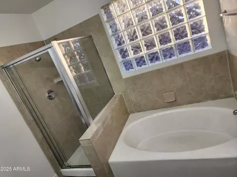Bath - 4534 E Villa Maria Dr, Phoenix, AZ 85032 photo 3 of 5