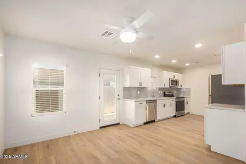 807 E Fairmount Ave, Phoenix, AZ 85014 photo 4