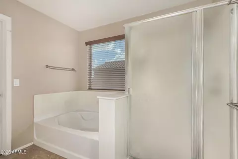 Bath - 2748 E Dennisport Ave, Gilbert, AZ 85295 photo 2 of 3