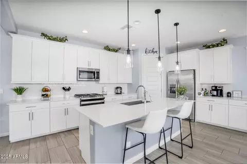 Kitchen - 2484 E Pelican Dr, Gilbert, AZ 85297 photo 2 of 4