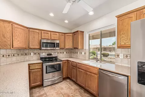 Kitchen - 10940 E Olla Ave, Mesa, AZ 85212 photo 2 of 2