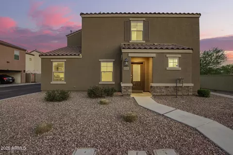 8253 W Illini St, Phoenix, AZ 85043