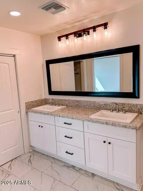 Bath - 914 E 8th St, Douglas, AZ 85607 photo 4 of 7