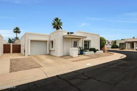 1122 E Michelle Dr, Phoenix, AZ 85022