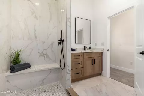 Bath - 434 S Jared Dr, Gilbert, AZ 85296 photo 2 of 8