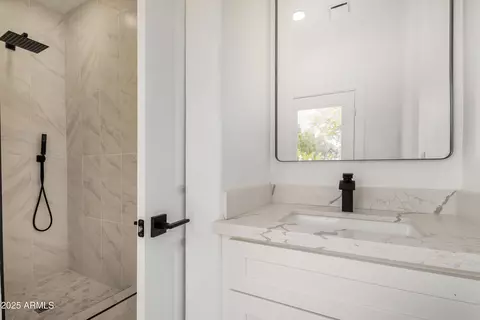 Bath - 434 S Jared Dr, Gilbert, AZ 85296 photo 5 of 8