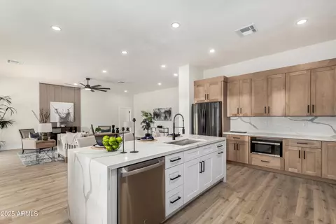 Kitchen - 434 S Jared Dr, Gilbert, AZ 85296 photo 2 of 4