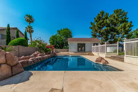 Exterior - 434 S Jared Dr, Gilbert, AZ 85296 photo 2 of 3