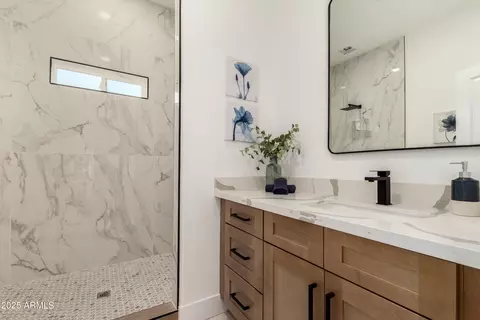 Bath - 434 S Jared Dr, Gilbert, AZ 85296 photo 3 of 8