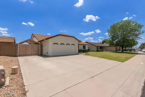 19 W Wickieup Ln, Phoenix, AZ 85027