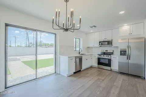 Kitchen - 3609 E Palm Ln, Phoenix, AZ 85008 photo 3 of 3