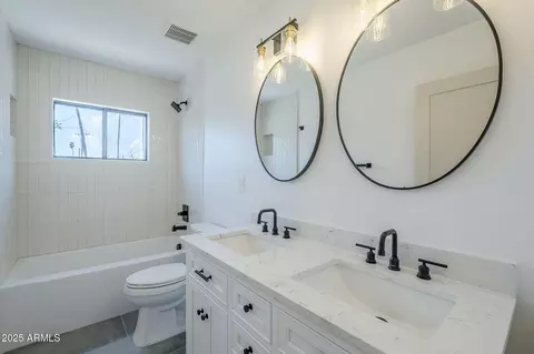 Bath - 3609 E Palm Ln, Phoenix, AZ 85008 photo 3 of 3