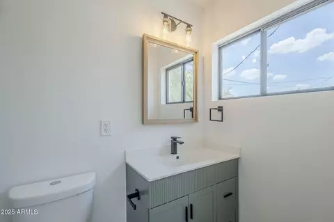Bath - 3609 E Palm Ln, Phoenix, AZ 85008 photo 1 of 3