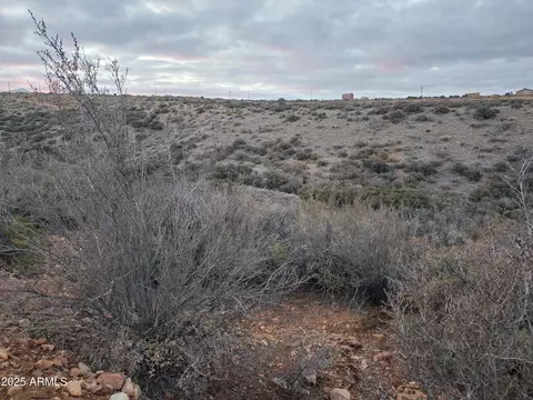 9790 E Antrim Rd #18, Dewey, AZ 86327