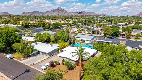 View/Area - 5739 N 11th St, Phoenix, AZ 85014 photo 3 of 12