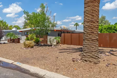 Exterior - 5739 N 11th St, Phoenix, AZ 85014 photo 6 of 17
