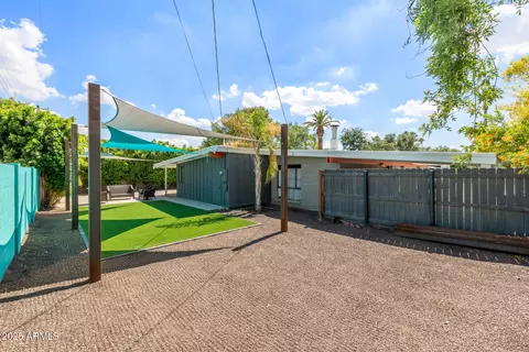 Exterior - 5739 N 11th St, Phoenix, AZ 85014 photo 12 of 17