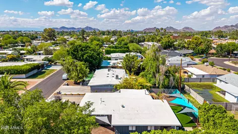 View/Area - 5739 N 11th St, Phoenix, AZ 85014 photo 5 of 12