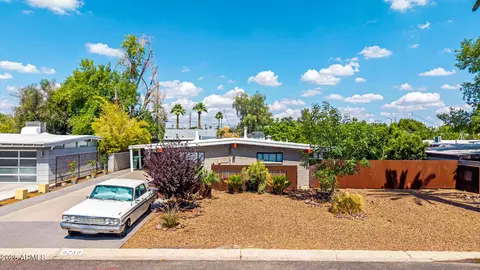 Exterior - 5739 N 11th St, Phoenix, AZ 85014 photo 14 of 17