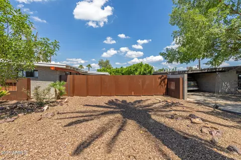 Exterior - 5739 N 11th St, Phoenix, AZ 85014 photo 4 of 17
