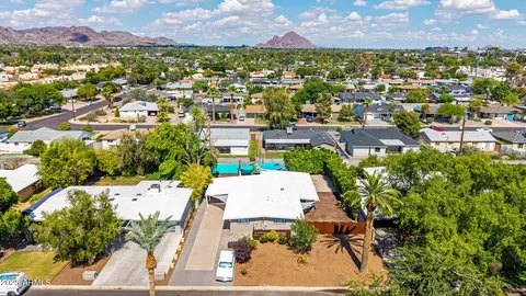 View/Area - 5739 N 11th St, Phoenix, AZ 85014 photo 1 of 12