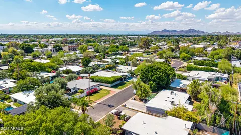 View/Area - 5739 N 11th St, Phoenix, AZ 85014 photo 6 of 12